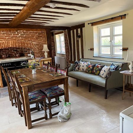 A Newly Renovated, Cosy Escape In The Beautiful Shepherd'S Cottage Dereham Exterior foto