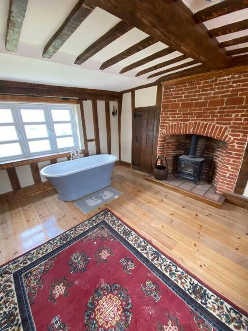 A Newly Renovated, Cosy Escape In The Beautiful Shepherd'S Cottage Dereham Exterior foto