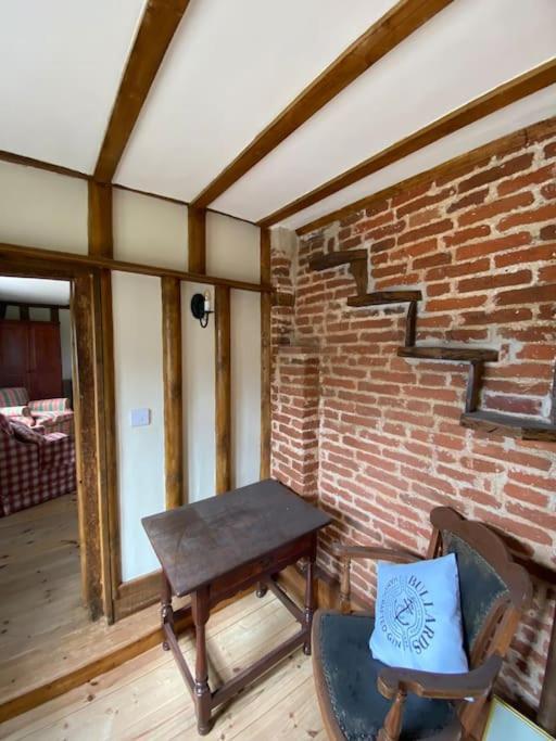 A Newly Renovated, Cosy Escape In The Beautiful Shepherd'S Cottage Dereham Exterior foto