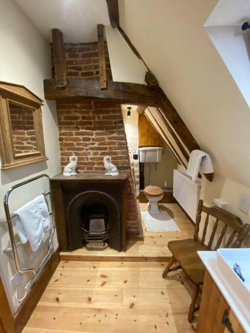 A Newly Renovated, Cosy Escape In The Beautiful Shepherd'S Cottage Dereham Exterior foto